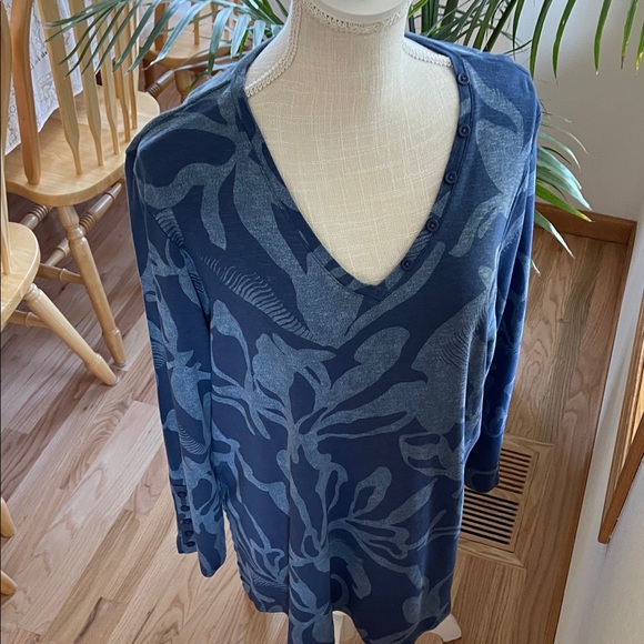 Chico's Deep Blue V-Neck Top - Picture 11 of 11